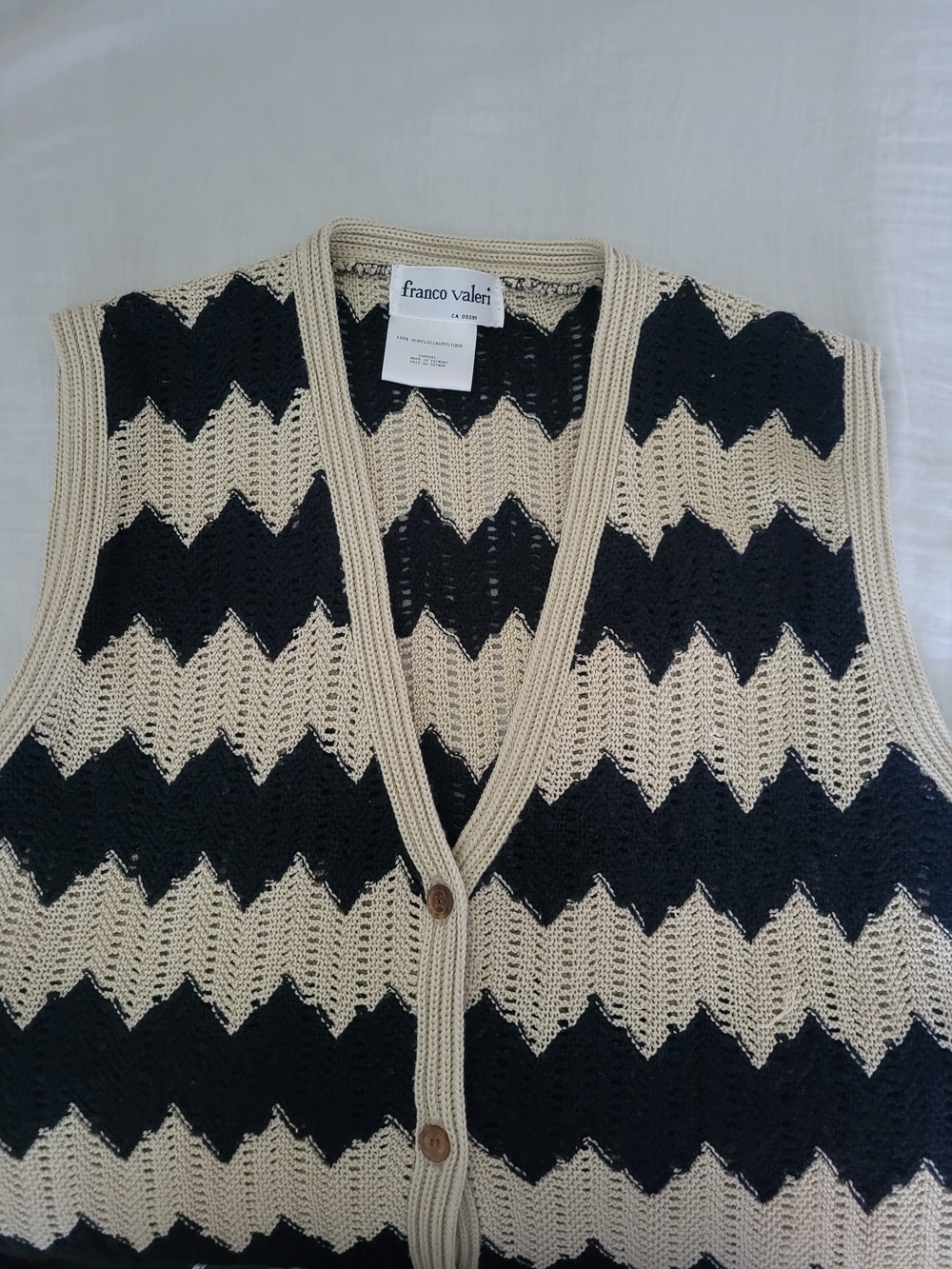 Chevron Knit V-Neck Vest in Black and Cream